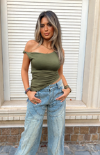 Twisté Top. Off Shoulder